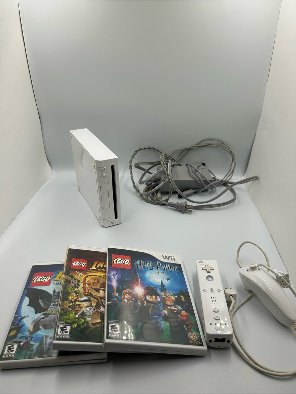 Nintendo RVL-101 Wii Console - (White) with controllers and games bundle